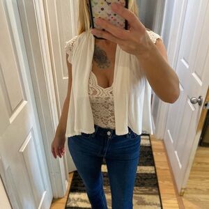 Shoulder warmer sleeveless cardigan size small NWT Poof 💨